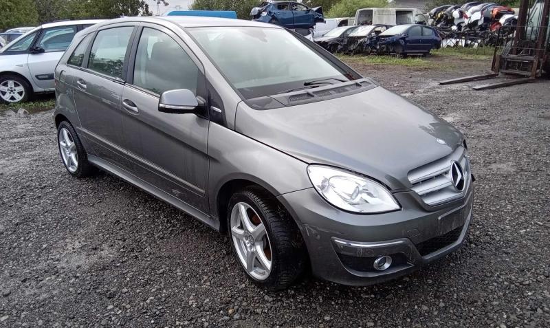 MERCEDES CLASSE B B180 SPORTS TOURER accidenté
